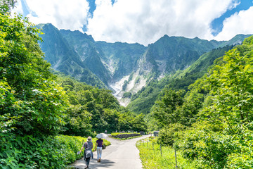 【とどきっぷブログ】上毛高原駅近くの山道