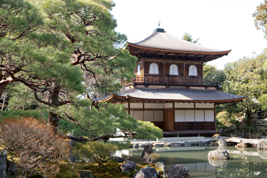 庭園からの銀閣寺